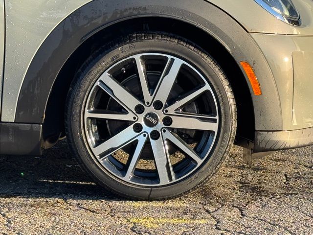 2023 Mini Cooper 2 Door Hardtop Signature photo 3