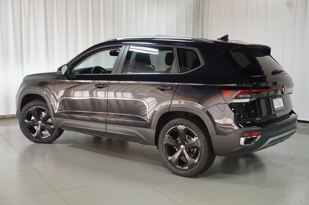 2025 Volkswagen Taos SEL photo 6