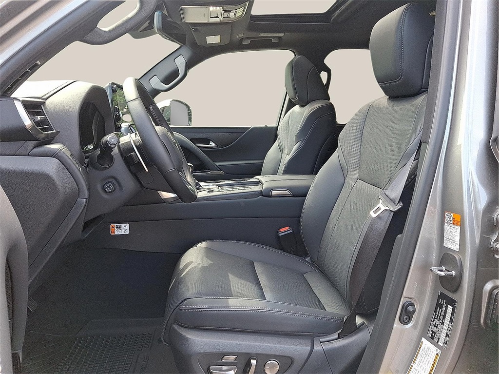2025 Lexus LX 600 Luxury photo 6