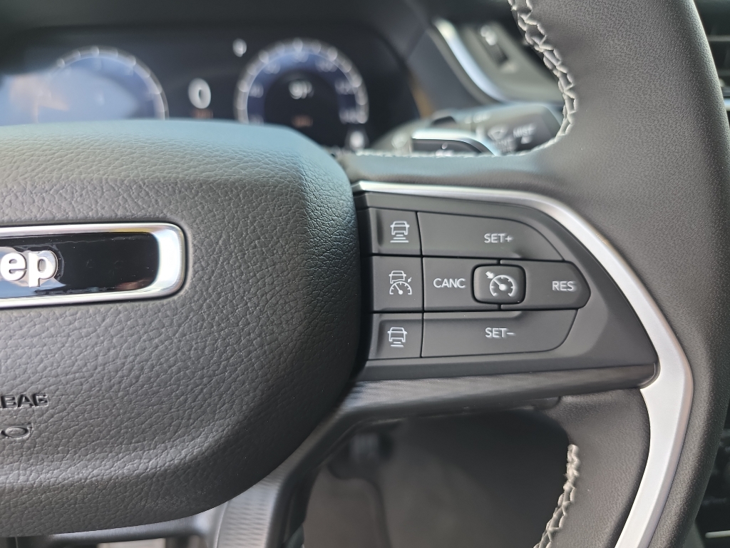 2025 Jeep Grand Cherokee Laredo X photo 15