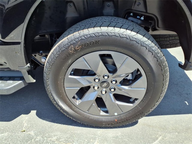 2025 Ford F-150 Lightning photo 4
