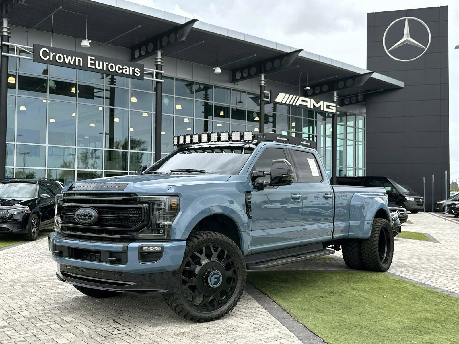 2020 Ford F-350 Super Duty Lariat's photo