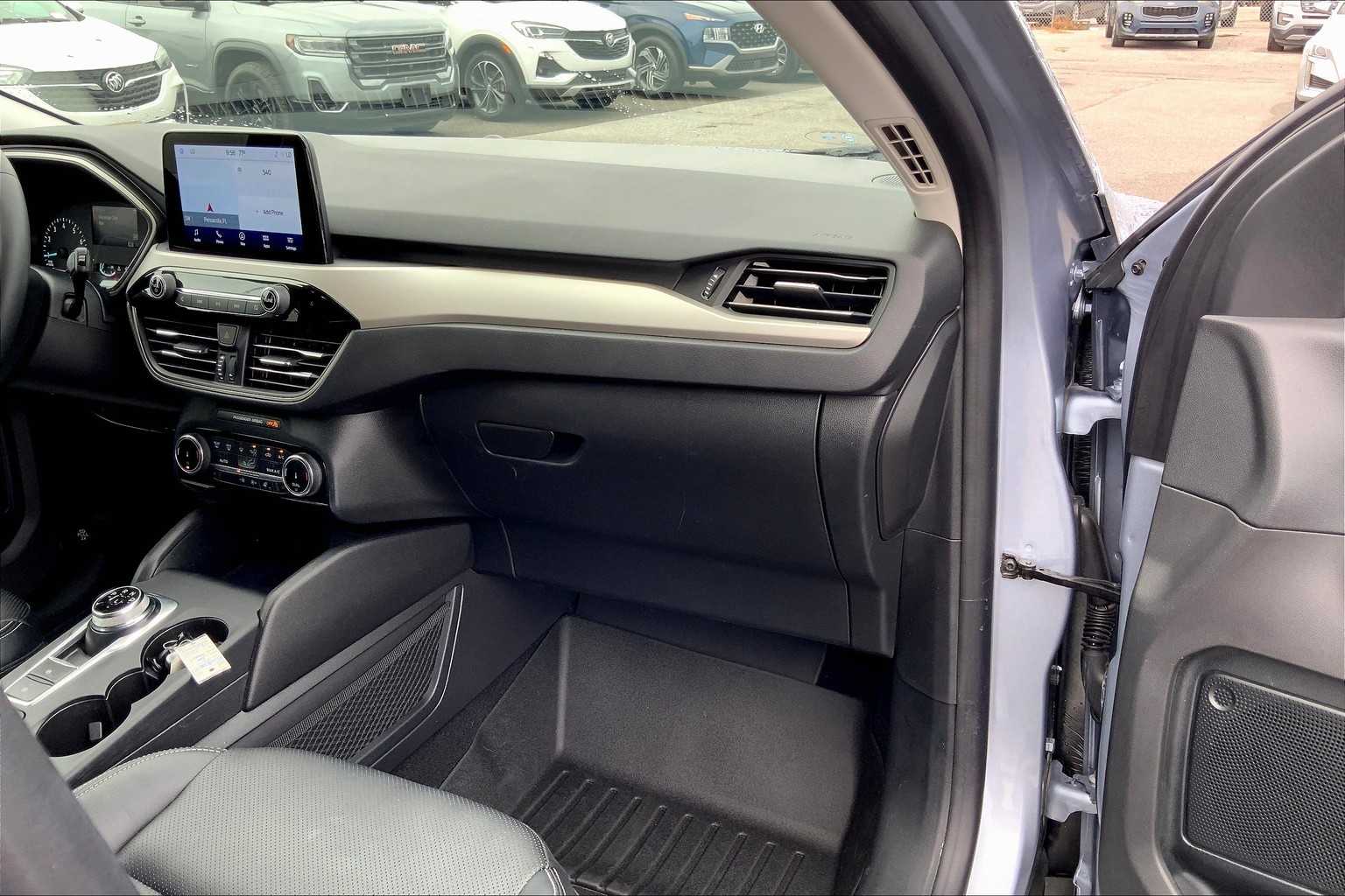 2022 Ford Escape SEL photo 17