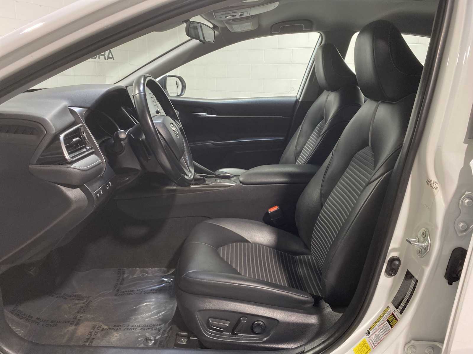 2022 Toyota Camry SE photo 2