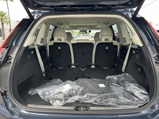 2025 Volvo XC90 T8 AWD photo 6