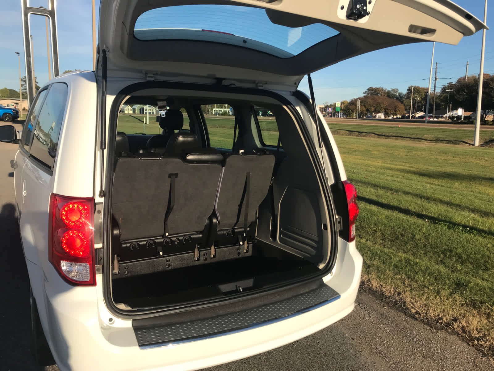 2015 Dodge Grand Caravan SE photo 4