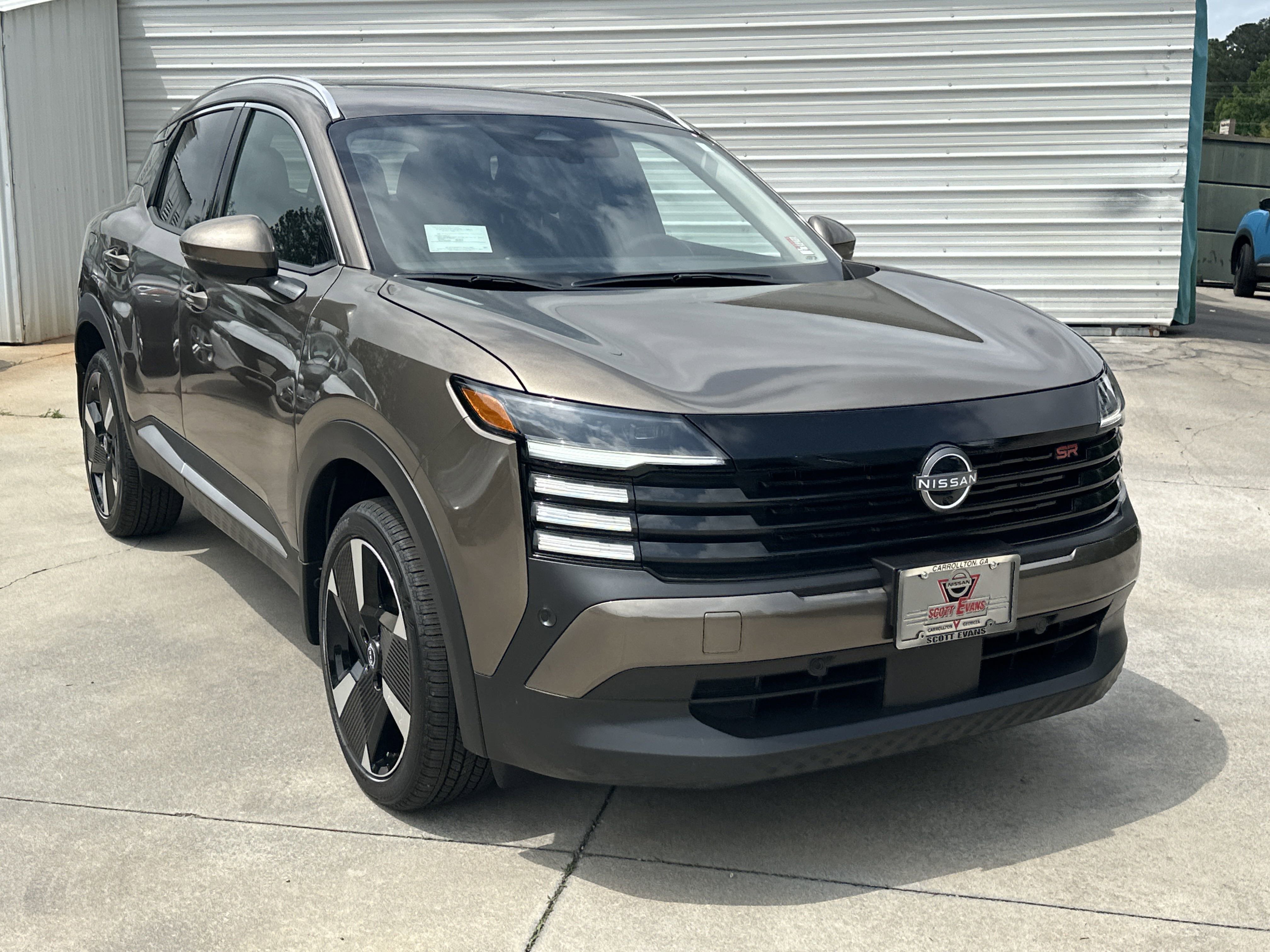 2025 Nissan Kicks SR photo 2