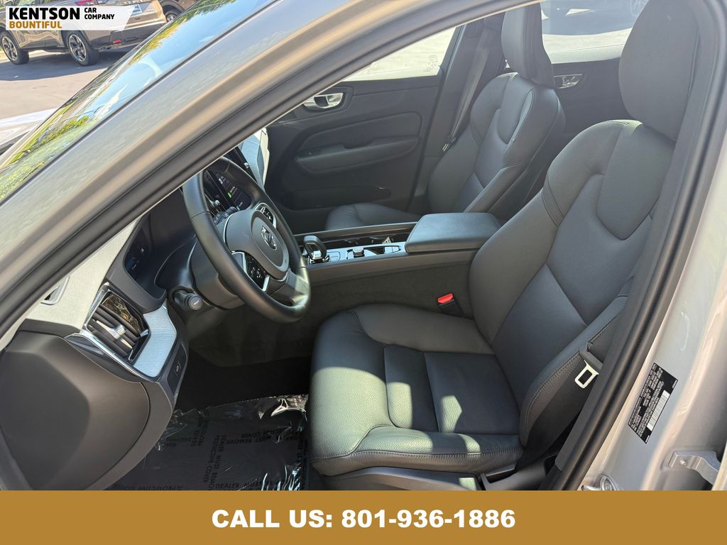 2025 Volvo XC60 B5 Plus photo 29