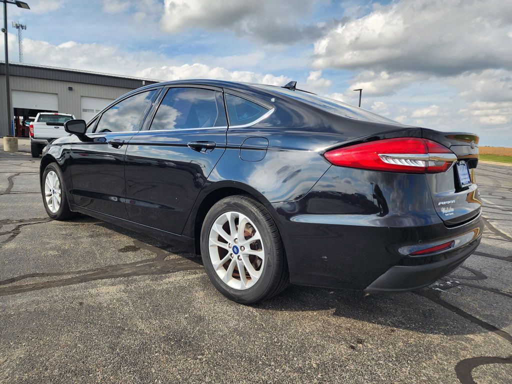 2020 Ford Fusion SE photo 4