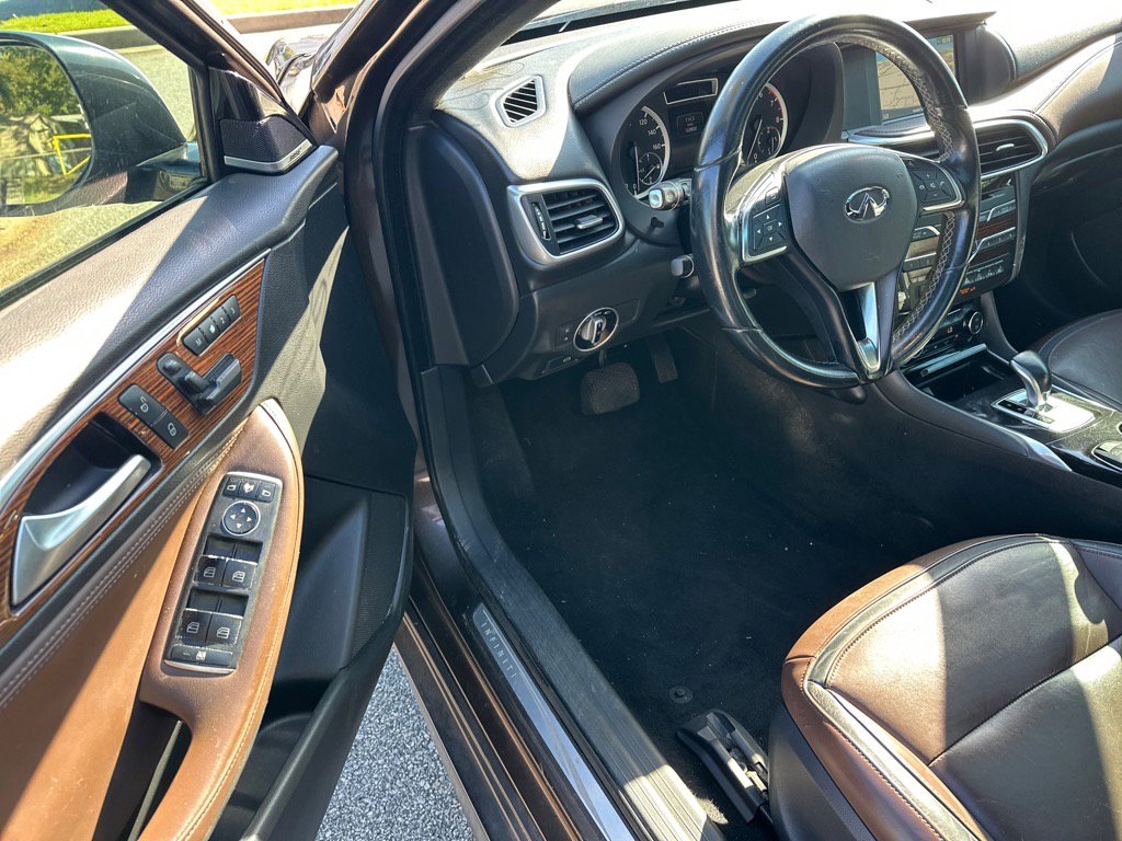 2017 Infiniti QX30 Premium photo 5