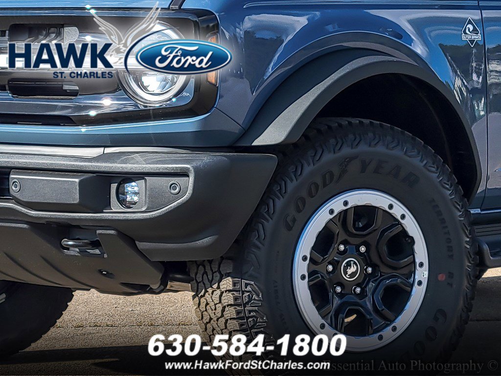 2025 Ford Bronco Outer Banks photo 2