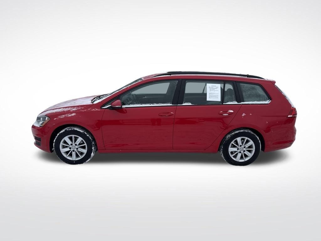 2016 Volkswagen Golf SportWagen S photo 2