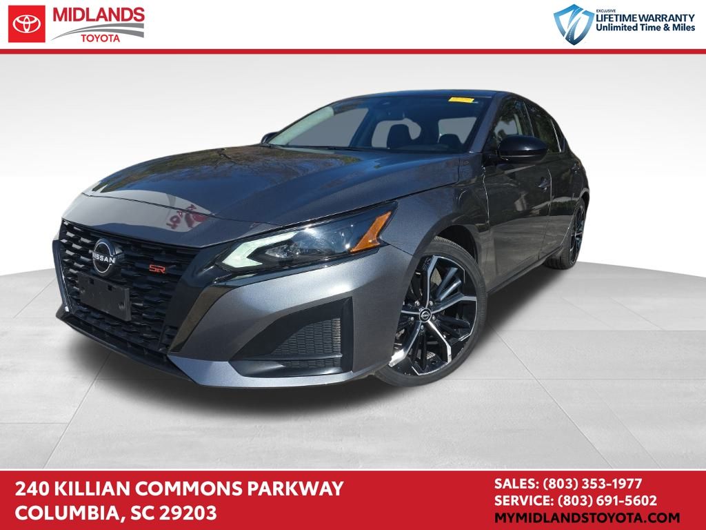 2024 Nissan Altima SR's photo
