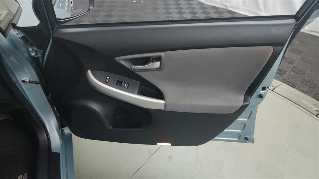 2013 Toyota Prius Plug-in Base photo 11