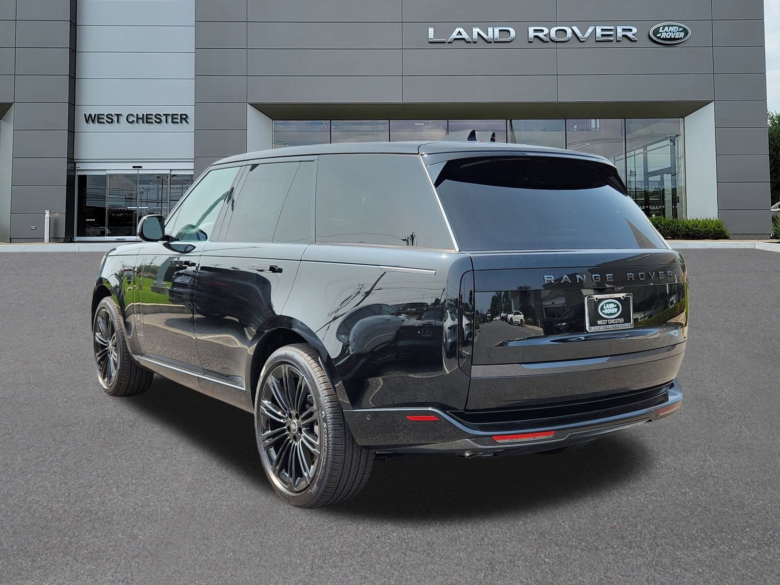 2025 Land Rover Range Rover SE photo 3