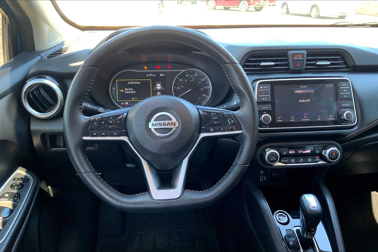 2020 Nissan Versa SR photo 5