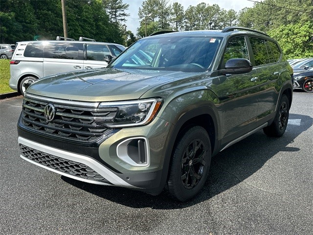 2025 Volkswagen Atlas Peak Edition SE photo 3