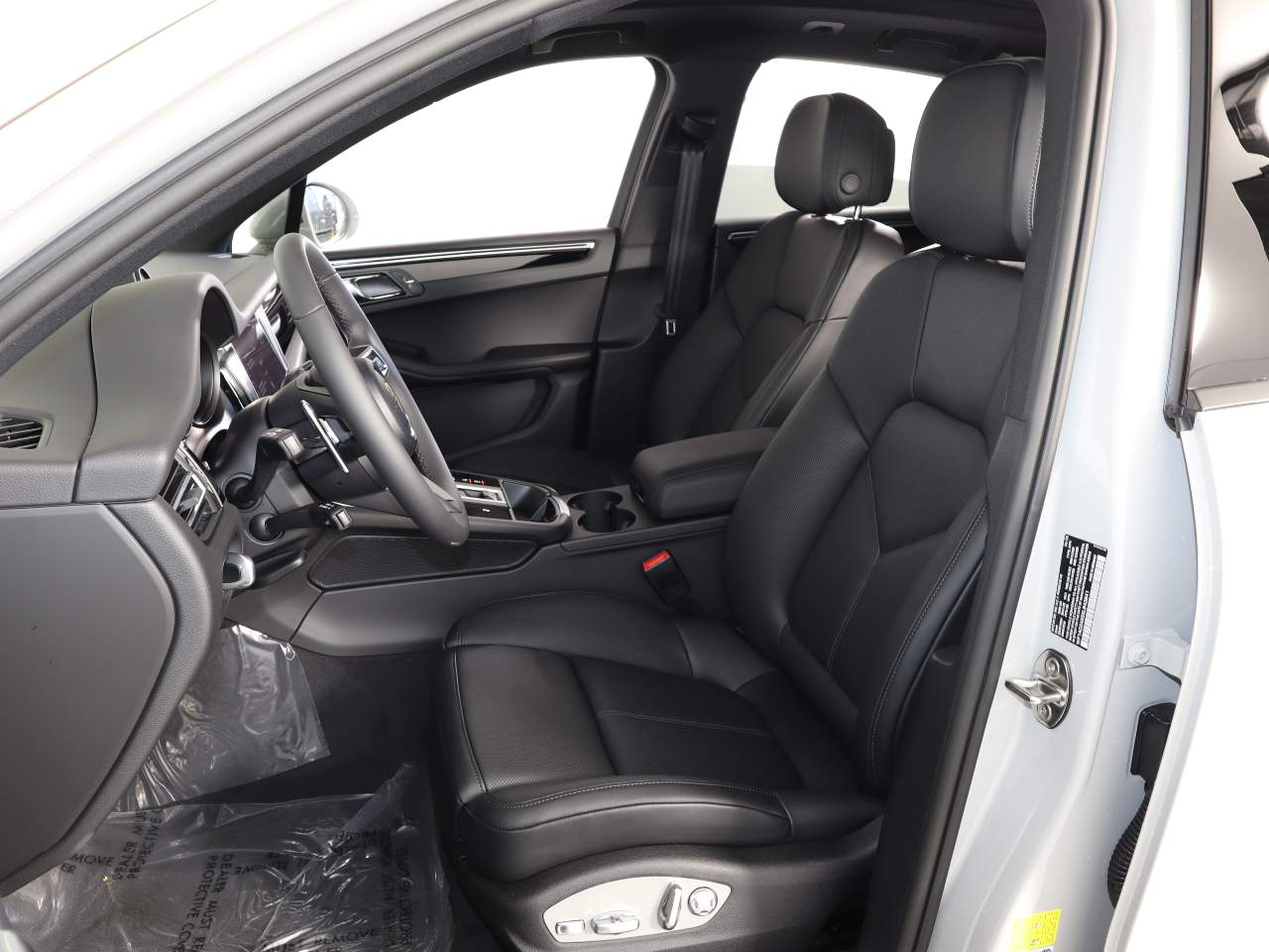 2025 Porsche Macan S photo 5