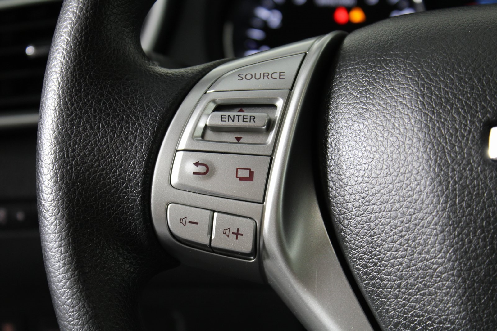 2015 Nissan Rogue SV photo 19