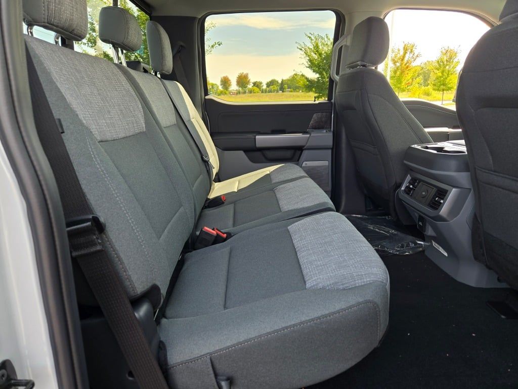 2026 Ford F-350 XLT photo 9
