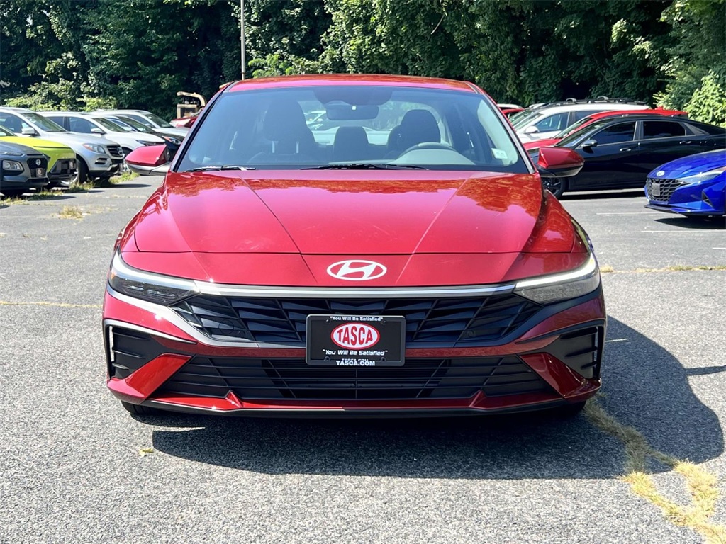 2024 Hyundai Elantra SE photo 2