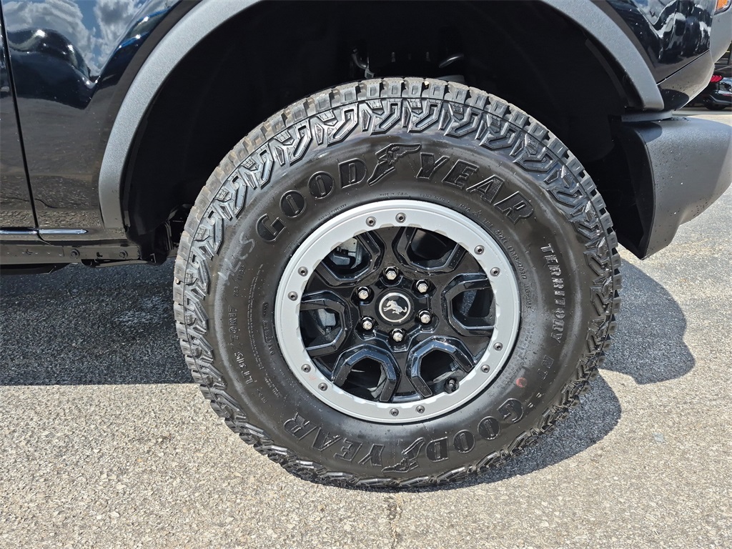 2025 Ford Bronco Base photo 7