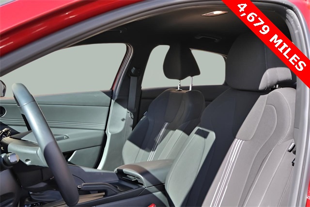 2025 Hyundai Elantra SEL Sport photo 3