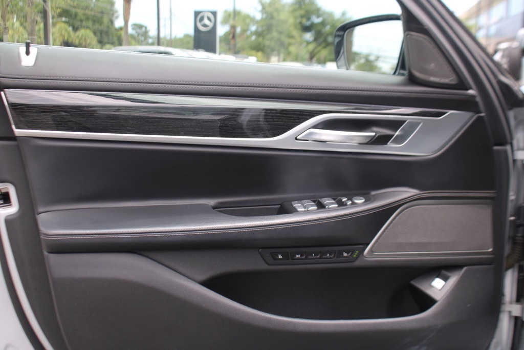 2020 Bmw 750i xDrive Sedan photo 10