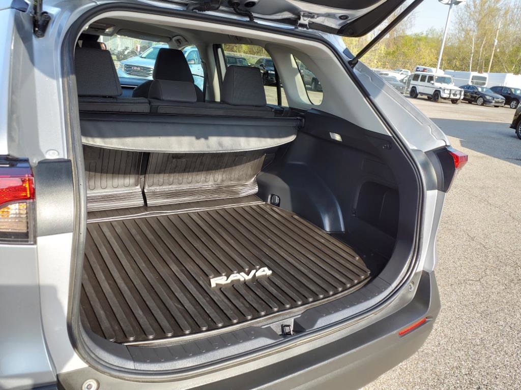 2022 Toyota RAV4 Hybrid LE photo 12
