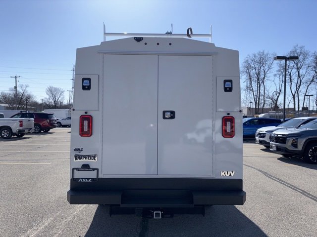 2024 Chevrolet Express Cutaway 3500 photo 3