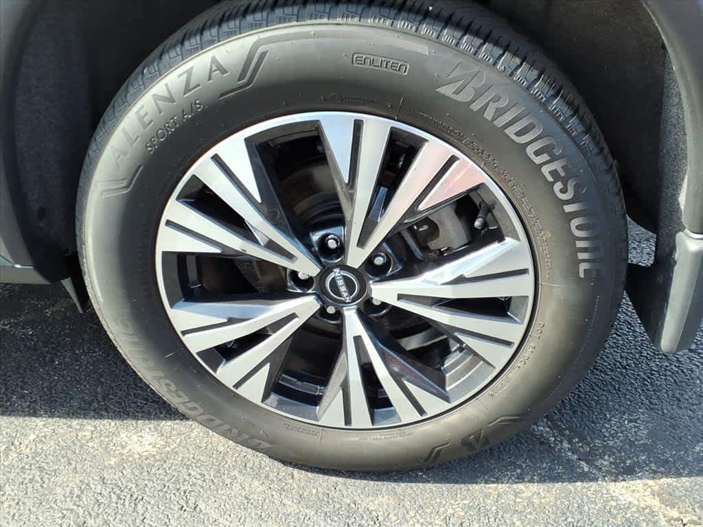 2022 Nissan Rogue SV photo 8
