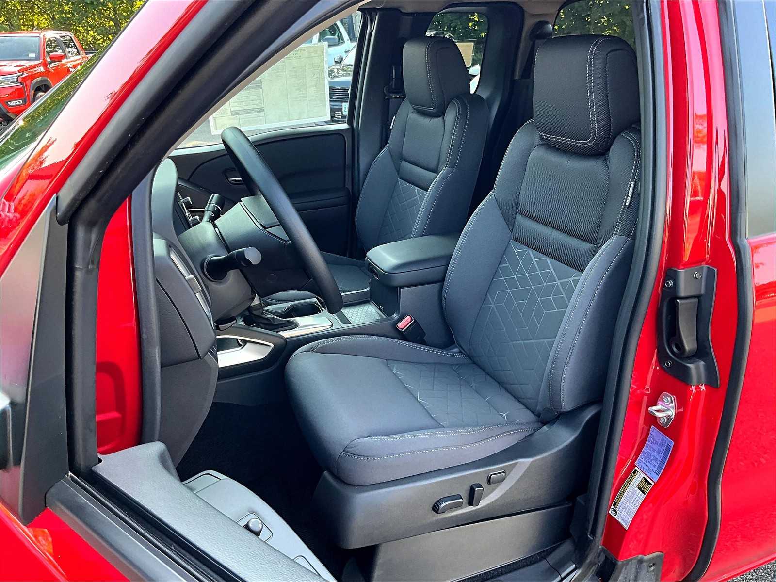 2025 Nissan Frontier SV photo 10