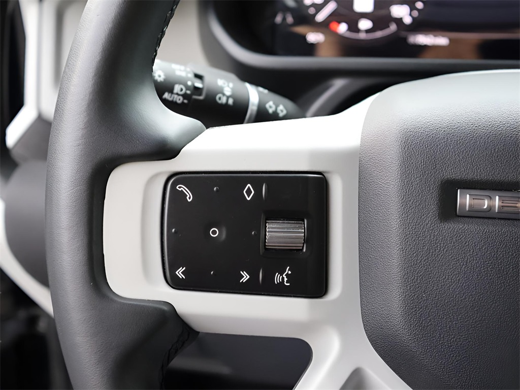 2023 Land Rover Defender 130 SE photo 27