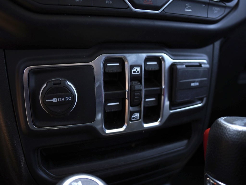 2023 Jeep Wrangler Sahara photo 17