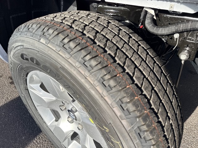 New 2025 Bright White Clear-Coat Exterior Paint RAM Tradesman image 10