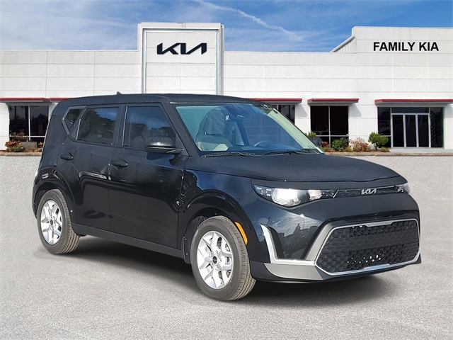 2025 Kia Soul LX's photo