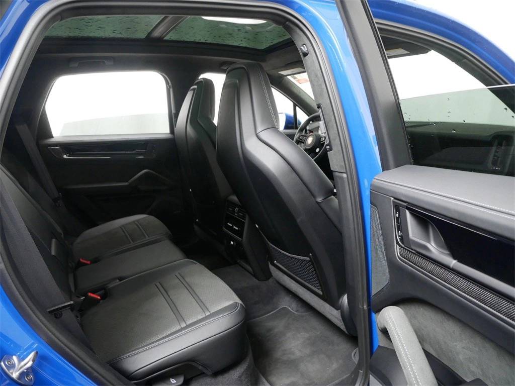 2025 Porsche Cayenne GTS photo 24