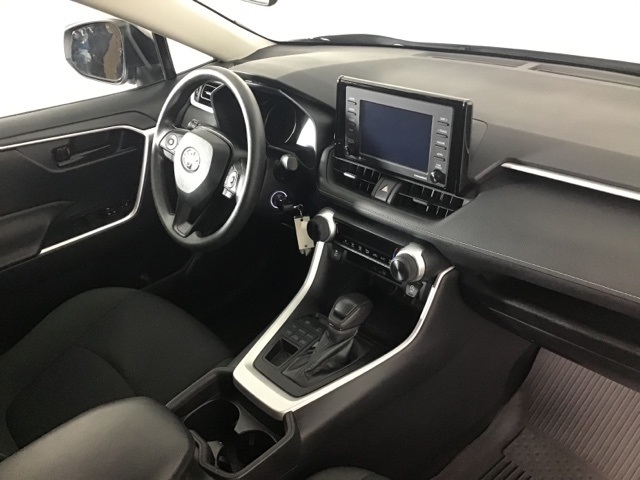 2021 Toyota RAV4 LE photo 22
