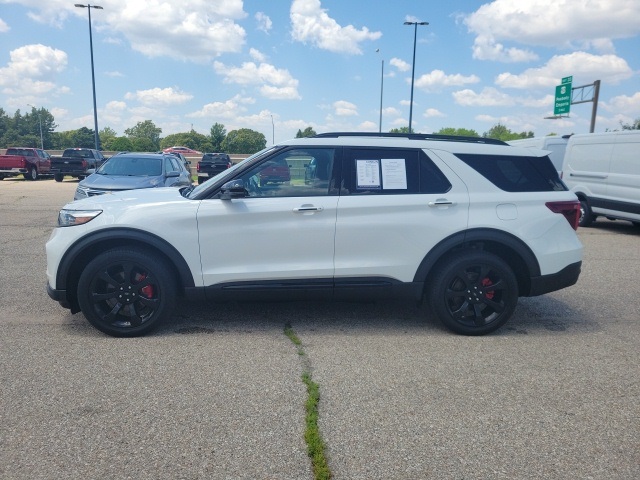 2022 Ford Explorer ST photo 2