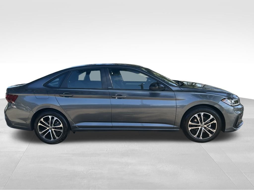 2025 Volkswagen Jetta 1.5T Sport photo 3