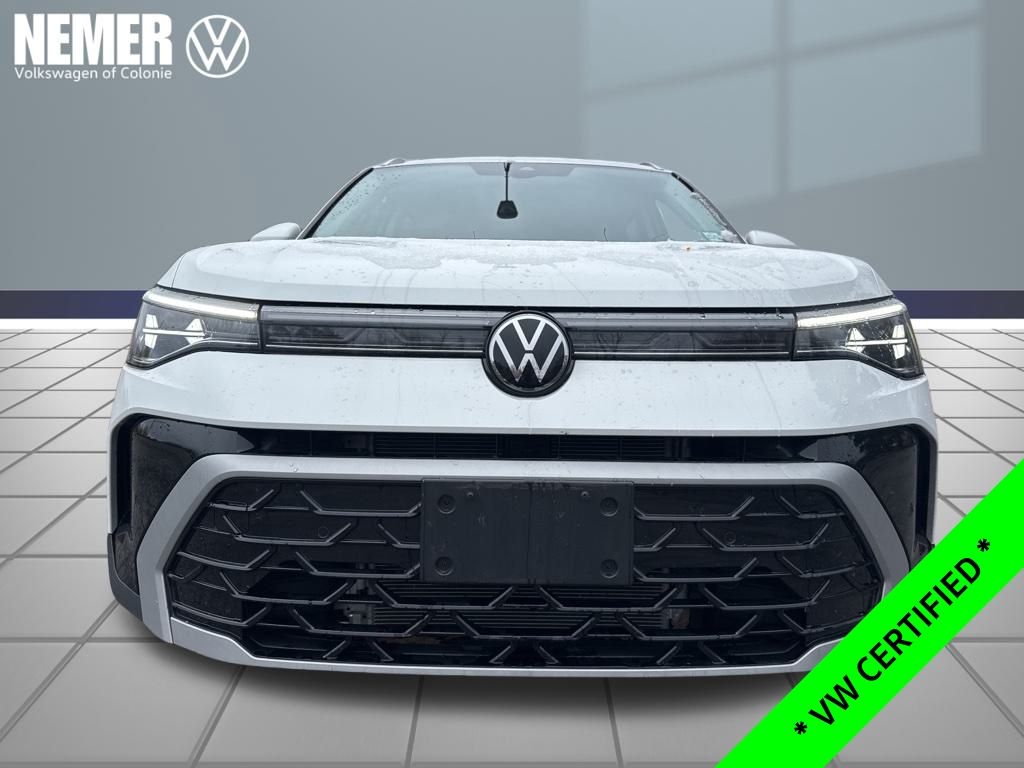 2025 Volkswagen Taos SEL photo 2