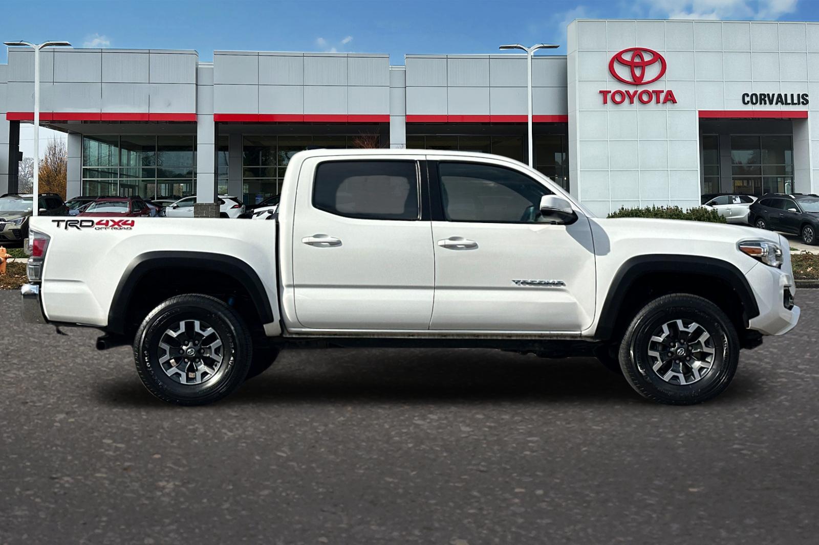 2023 Toyota Tacoma TRD Off-Road photo 2