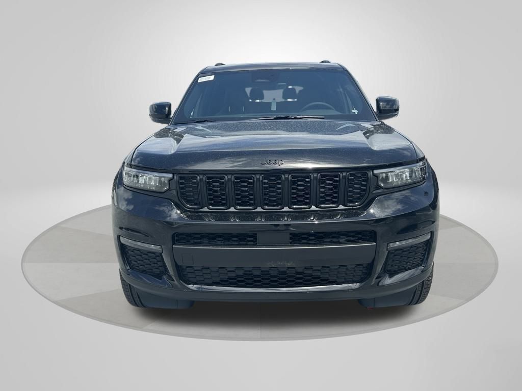 2025 Jeep Grand Cherokee Limited photo 3