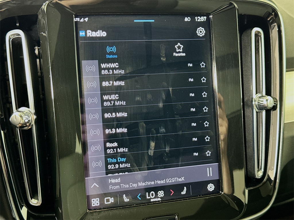 2025 Volvo XC40 Core photo 24