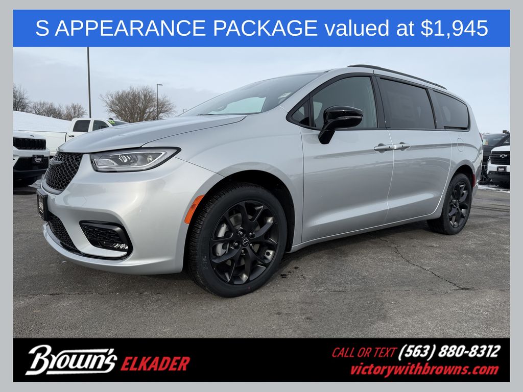 2026 Chrysler Pacifica Select's photo