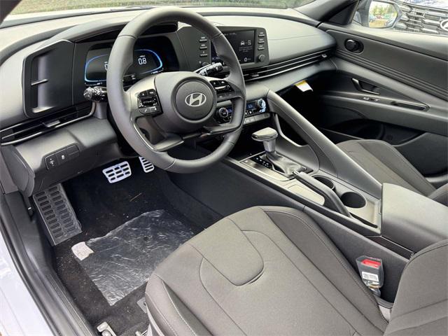 2025 Hyundai Elantra SEL Sport photo 2