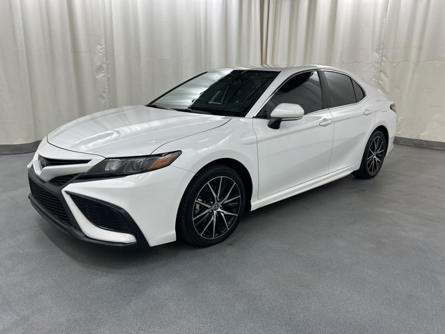 2024 Toyota Camry SE photo 2