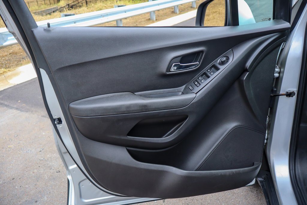 2016 Chevrolet Trax LS photo 32