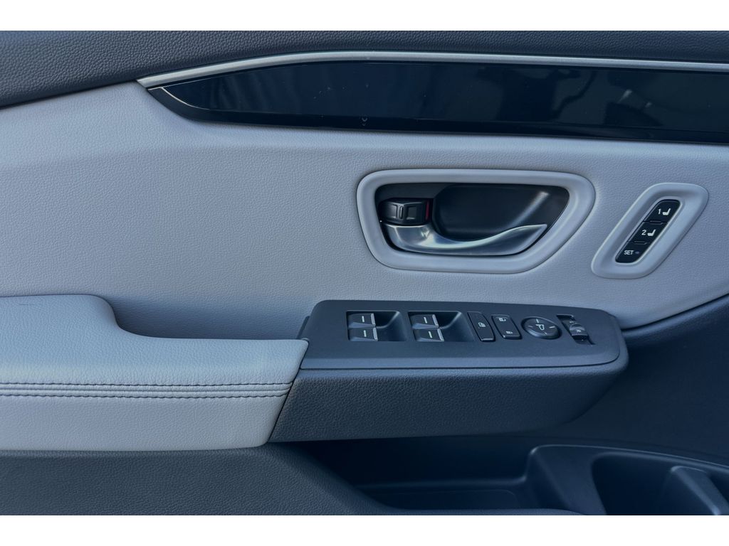 2025 Honda Pilot Touring photo 9