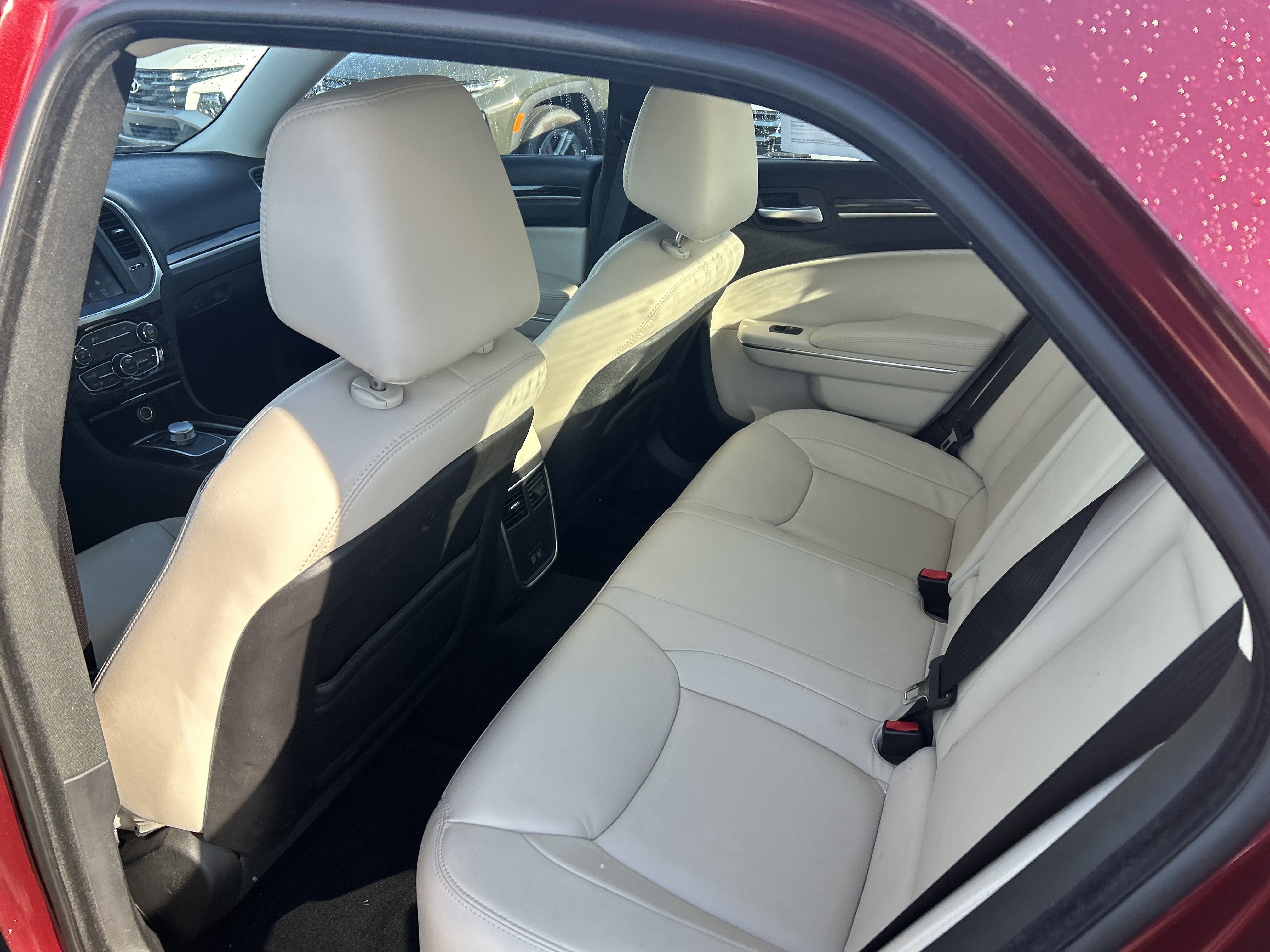 2016 Chrysler 300 Limited photo 2